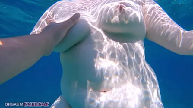 OMG! Pervert voyeur filmed and touched me underwater - Curvy German BBW on cam while swimming in the ocean - Naughty summer vacation vlog