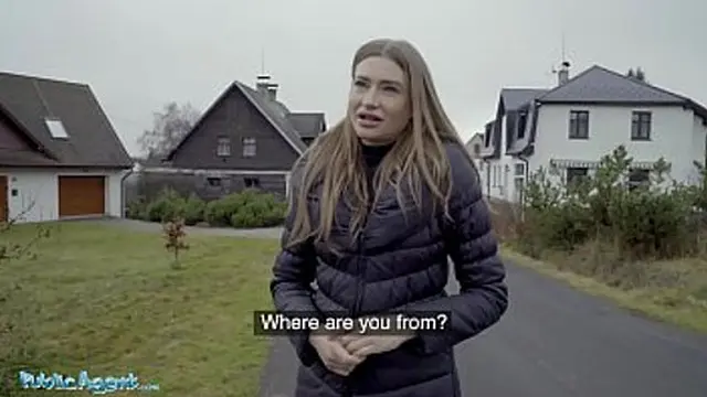 Public agent′s wife tries stretching with a large penis🍆