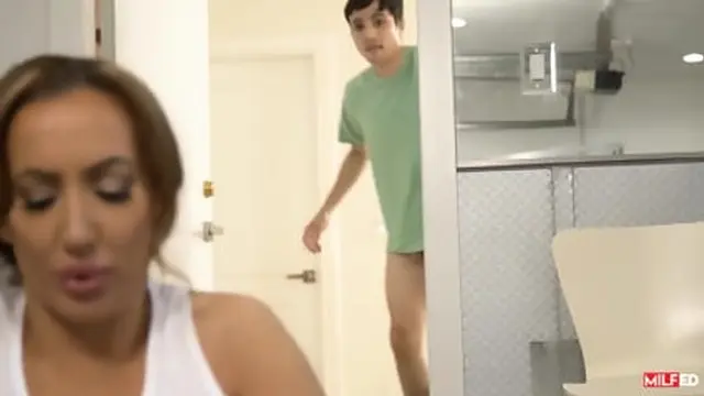 Top Viewed Clip00116 - Keely′s Hot Show