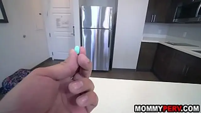 Fucked by my milf post-hunk′s pill